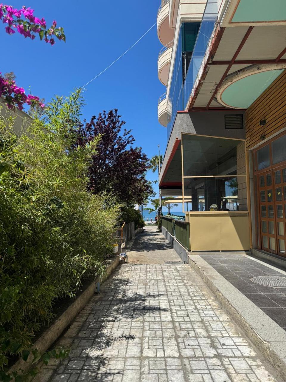 In Lungo Mare * Vlorë